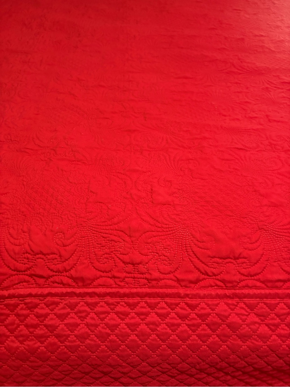 Red Quilted Bedspread – Elegant Embossed Design